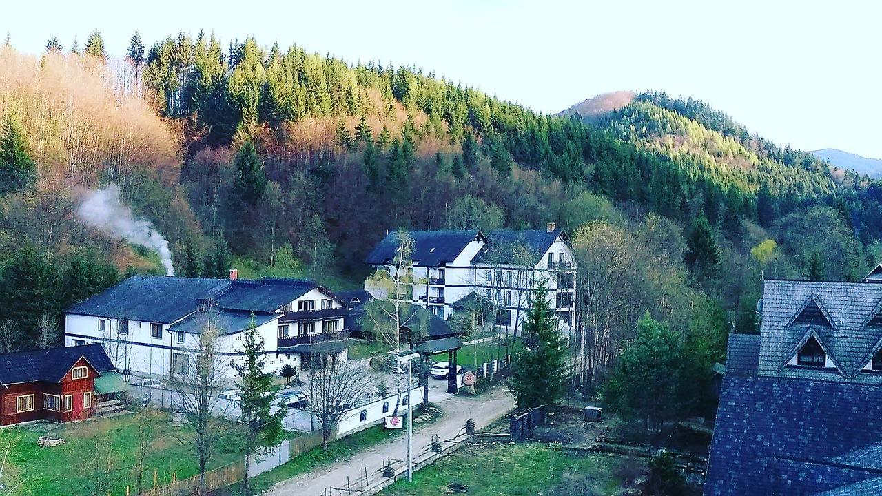 Готель Casa Octavian Сучевіца Екстер'єр фото